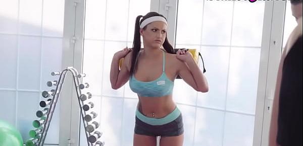  Gym babe pussylicked before squirting in trio